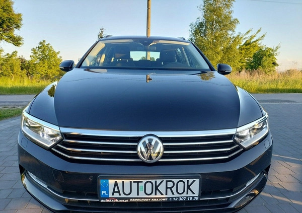 Volkswagen Passat cena 59900 przebieg: 166000, rok produkcji 2017 z Brzeziny małe 301